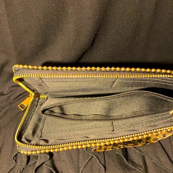 NWOT Leopard wristlet. - Picture 5 of 7